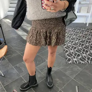 Zara kjol med inbyggda shorts