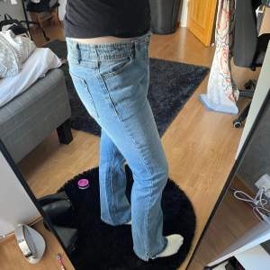 Säljer dessa Brandy Melville jeans då de ej passar mig längre❤️ Köpta förra sommaren i London och endast använda en gång. Skulle säga att de passar S. Köpta för 500kr