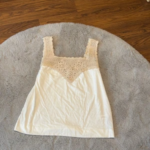 Sommartopp - Köpt begagnad aldrig använd av mig fint skick 🤍