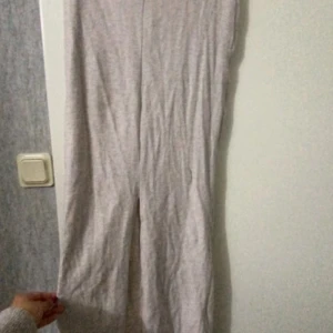 Maxi skirt - Maxi skirt från Nelly, helt ny utan prislapp använt en gång i strl Xs men passar även till er som har strl S.