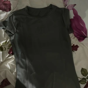 Grå tröja  - Inte använd 