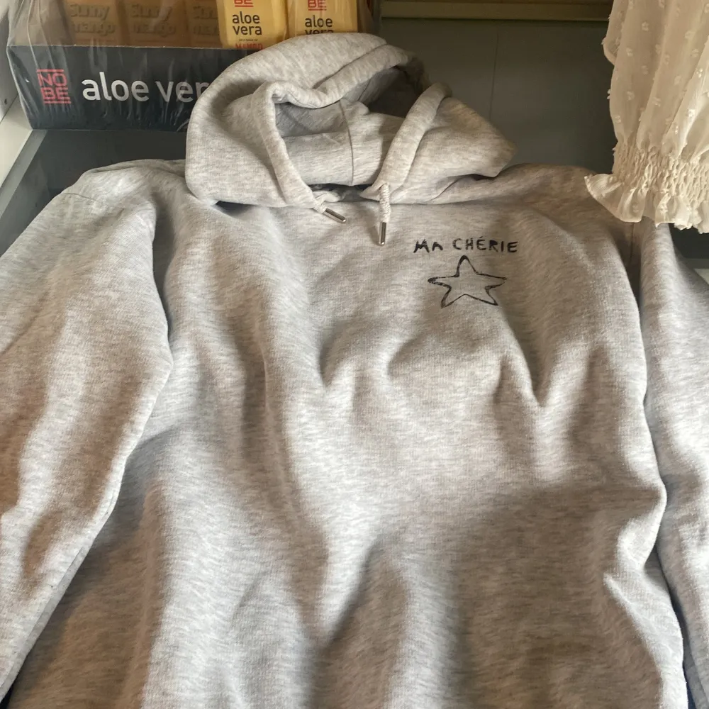 Fin ma chèrie hoodie men använder inte den priset kan diskuteras 💕. Hoodies.