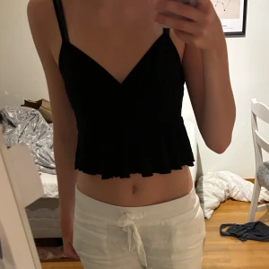 Super söt topp - Söt topp, vet inte storlek eller märke eftersom jag klippt bort lappen men passar mig som brukar ha XS eller S💕