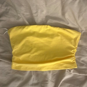 Tubtopp - Gul tubtopp i tjockt material, stretchig!