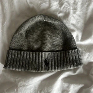 Ralph Lauren Mössa Grå - Säljes då den inte används! Skick 9/10