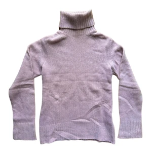 vintage coquette stickad - snygg stickad från lindex. Strl 38/40 men passar en XS eller S bäst! Då den är liten i storleken. Köparen står för frakt. 🩷