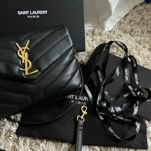 Ysl loulou -  ysl loulou small väska i super skick  (Osäker på äkthet så de var en gåva men otroligt lik annars)