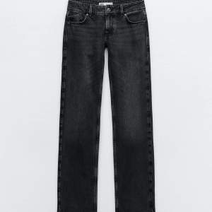 Säljer ett par snygga svarta jeans eftersom dem är för stora, har bara provat dem på. Originalpris 399kr