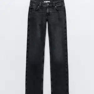 Säljer ett par snygga svarta jeans eftersom dem är för stora, har bara provat dem på. Originalpris 399kr
