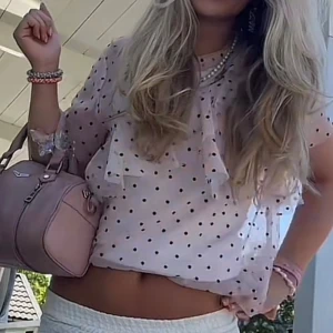 Topp - Jätte söt topp, toppen är lite ljusare rosa-såsom de två sista bilderna!💕