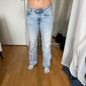 Weekday jeans  - Skick 10/10 knappt använda
