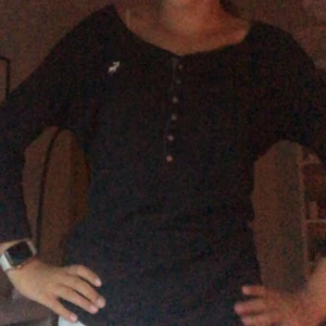 abercrombie & fitch tröja  - söt svart topp från abercrombie & fitch. rätt så använd men inget som stör 🥰