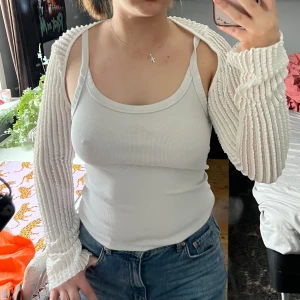 Bolero  - Aldrig använt, sitter skönt och kan ha över linnen 