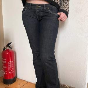 Super snygga lågmidjade jeans, i bra skick 🌟säljer då dom inte kommer till användning längre. Bara att skriva vid fler frågor 💗😊