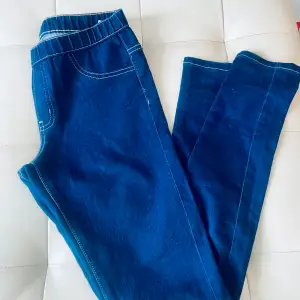 Snygga sköna jeans i stretch från VILA. Nypris 379:-, färg djup blå. Storlek S