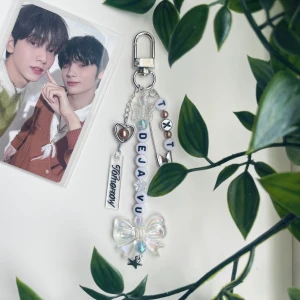 Keychain - Txt ’deja vu’ keychain🩵✨ oanvänd, gjord av mig🫶🏻