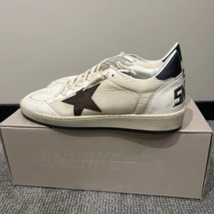 Golden goose  - Fått in dem här helt nya golden goose i storlek 42 Allt og kommer Hör av er för frågor eller funderingar 