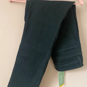 Oanvända svart jeans - Oanvända jeans från h&m  