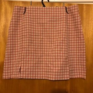 Mini kjol - Liten i storleken  Midja 39cm Ej stretch men mjuk