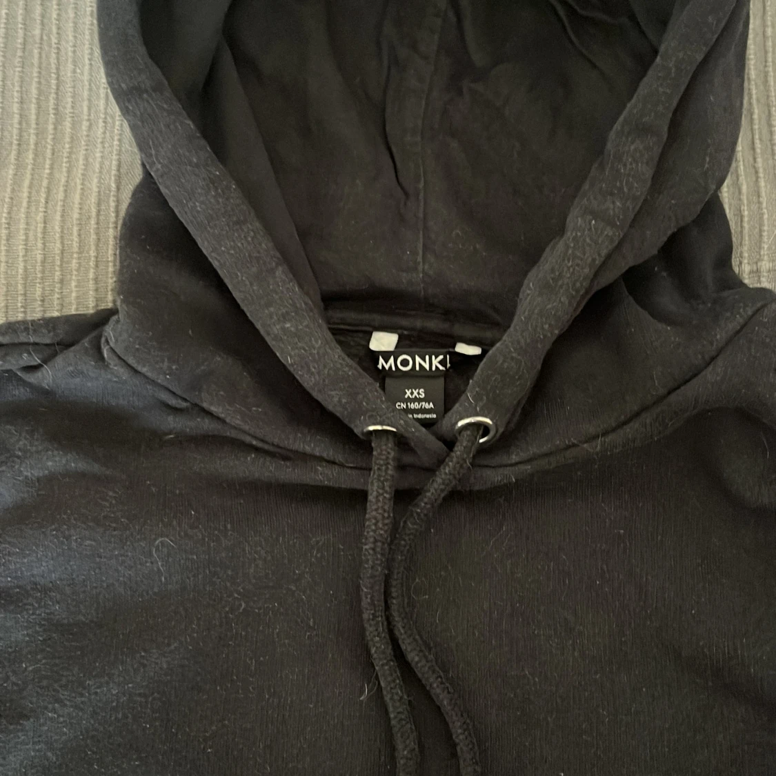 Svart hoodie - 90
