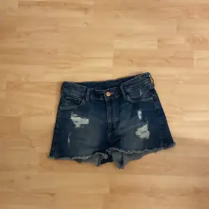 Shorts från hm mad märket & denim.  Aldrig använt 