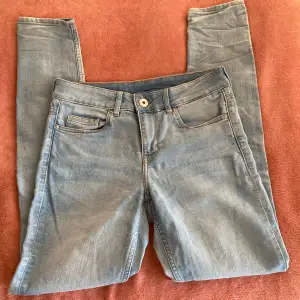 Super sköna skinny jeans från H&M som inte har kommit till användning. 