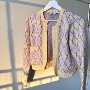 Zara kofta  - Stickad kofta från zara. 