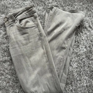 Gina Tricot jeans  - Så fina men sitter inte så bra på mig 