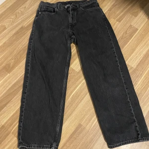 Vailent baggy jeans - Svarta baggy jeans från vailent. 