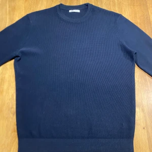 Zara tröja - Säljer snygg zara tröja i bomull. 10/10 skick använd ändats fåtal gånger. nypris 429kr, mitt pris 199