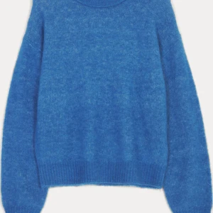 blå jumper storlek 152-158 - fint skick och var köpt för 350kr.