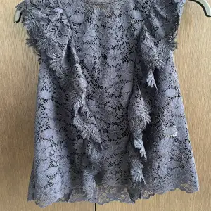 Säljer denna fina tröja från Zara 💗💗(använd fåtal gånger)