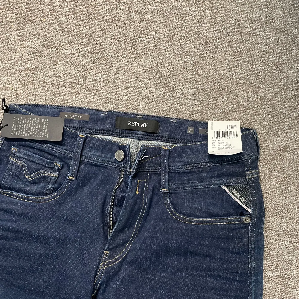 Säljer nu mina helt nya replay jeans! Alla tags kvar! Endast testade! . Jeans & Byxor.