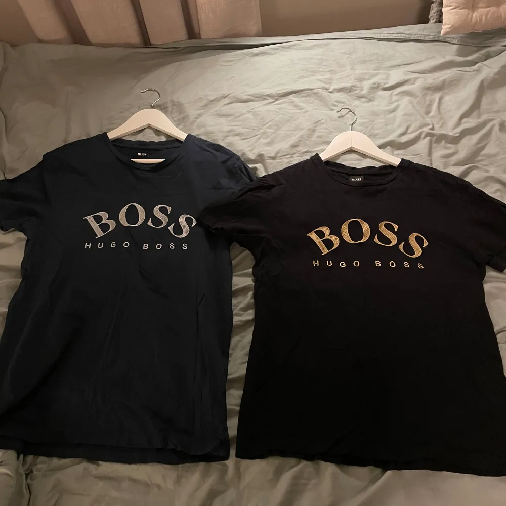 Säljer 2 fina Hugo Boss t-shirts i storlek Medium som in princip aldrig kom till användning. Skick på båda 9/10, mitt pris för båda tillsammans 400kr.. T-shirts.