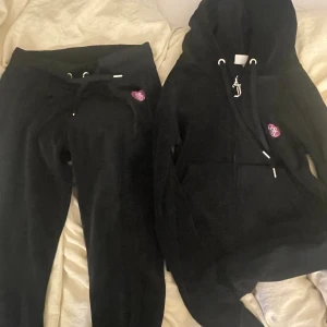 juicy tröja  - jätte fin tröja köpt 2023 och endast använd ett antal gånger, jätte fint skick♥️