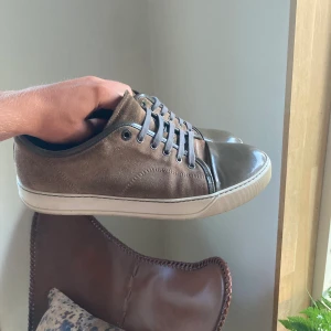 LANVINS  - Säljer nu mina riktigt feta lanvins som är sparsamt använda skicket är 9/10. De är i en ovanlig och stört skön färg. De är i storlek uk 8 men passar allt mellan eu 42 till 43,5. *Pris går att diskuteras*