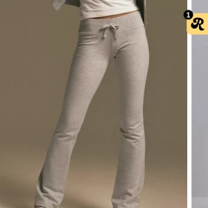 Trendiga mjukis byxor - Lågmidjade trendiga mjukisbyxor, beställde förra veckan. Råka ta bort lappen, men de är adligt använda