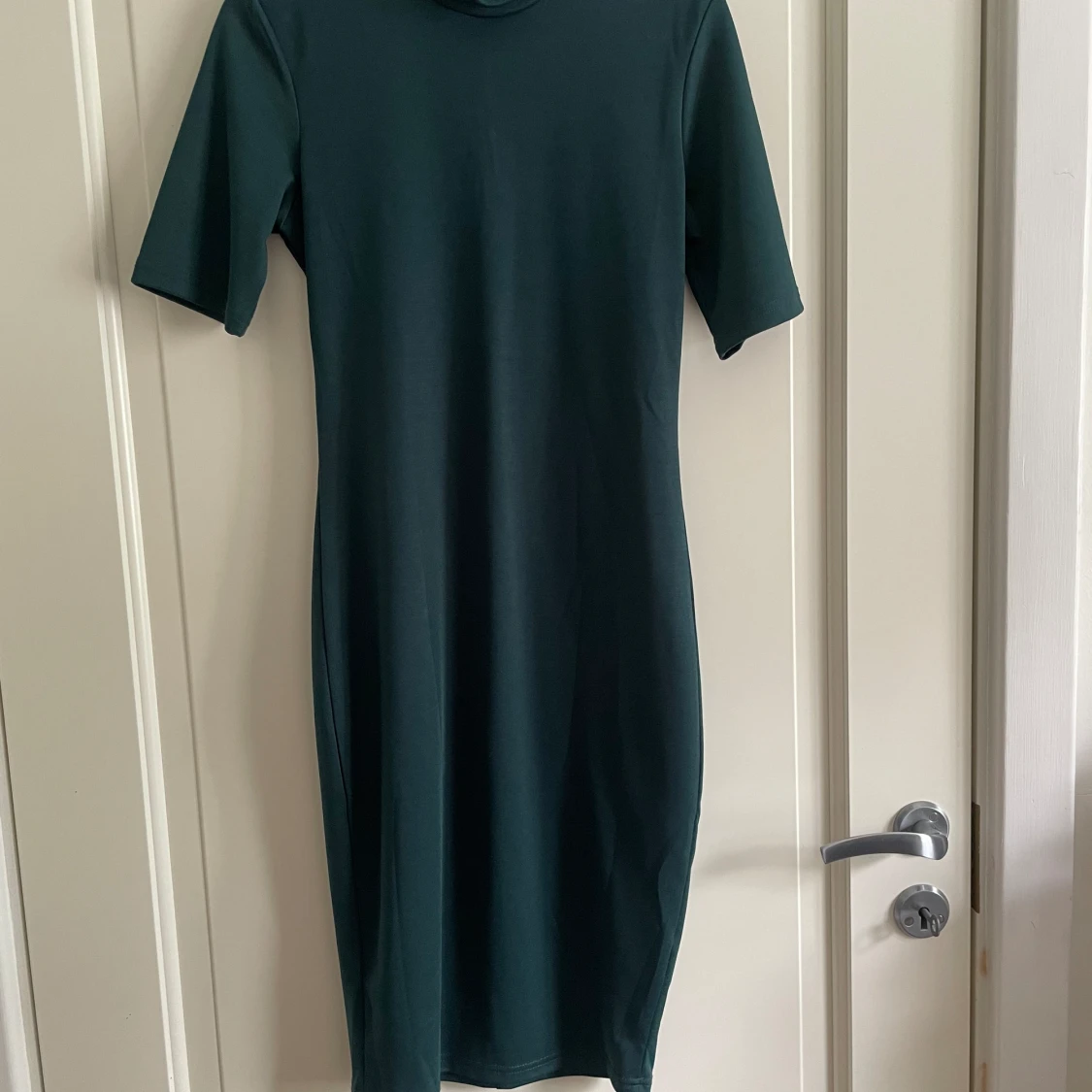 Mörkgrön turtleneck klänning