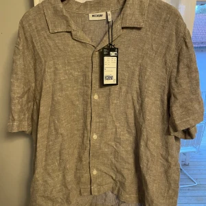 Linneskjorta - Helt oanvänd linneskjorta från Zara Du betalar frakt 