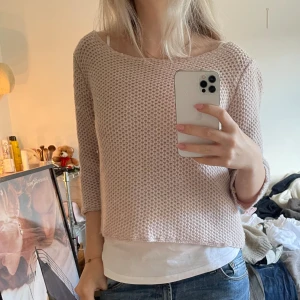 Stickad tröja  - Snygg stickad tröja som är lite kortare💞