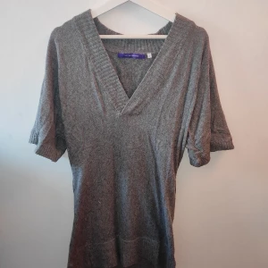 Klänning - Mjuk klänning i storlek M. Inga hål och knappt använd. Superfin. 