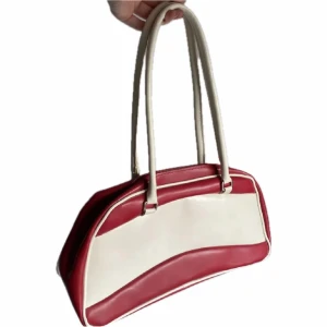 Retro läder väska - Köpt här på plick men kommer tyvärr inte i användning! 