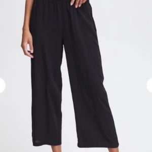 Helt ny byxa - Helt ny byxa från b.young. Passade inte mig, men jag kom mig inte för att returnera i tid. Mjukt och följsamt material.