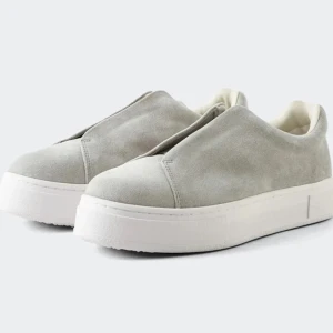 Eytys - Gråa Eytys 🤍slitna i hälarna men inget som syns när skorna är på