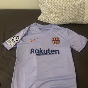 Barcelona tröja  - Äkta barca tröja storlek S, använd en gång taggen finns kvar, kom provet för fler bilder.