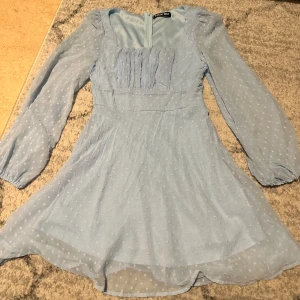 Blå klänning - Jätte gullig babyblå klänning. Funkar perfekt för sommaren. Köpt på SHEIN. Använd en gång🤍 