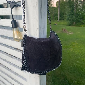 Väska - Jättegullig väska som glittrar lite🤍