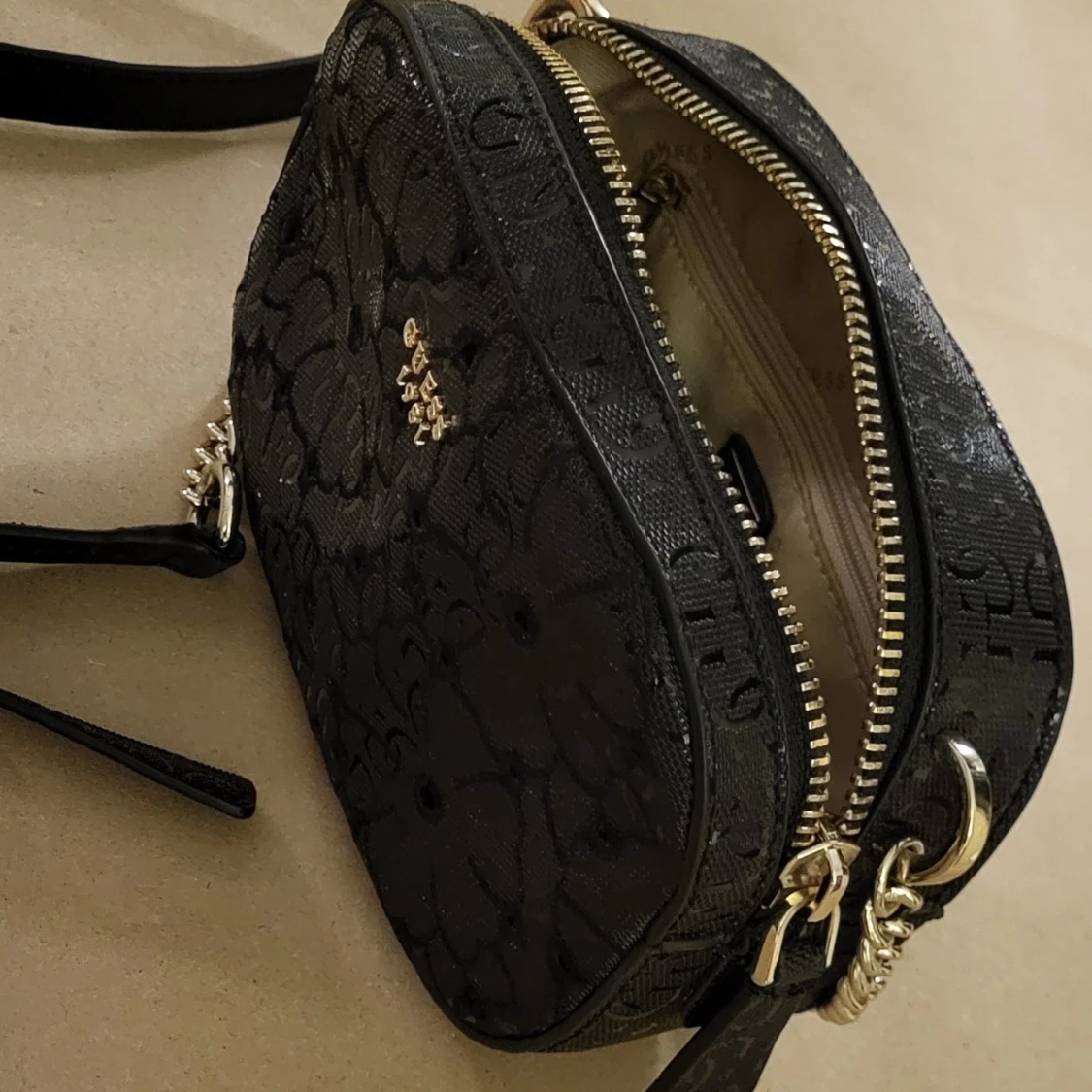 Väska från GUESS - 90