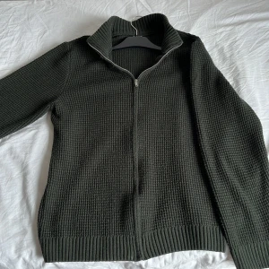 Ny jumper  - Hör av dig vid några frågor 