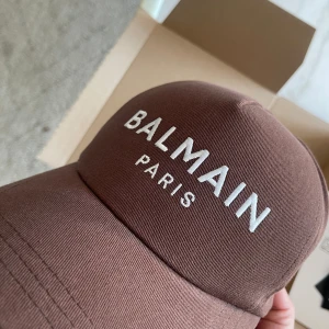 Balmain keps  - Köpt på NK helt ny med tags, inte kommit till användning. Fler bilder kan skickas 